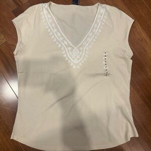 NWT Women’s Medium Embroidered V-Neck Blouse – Elegant & Lightweight